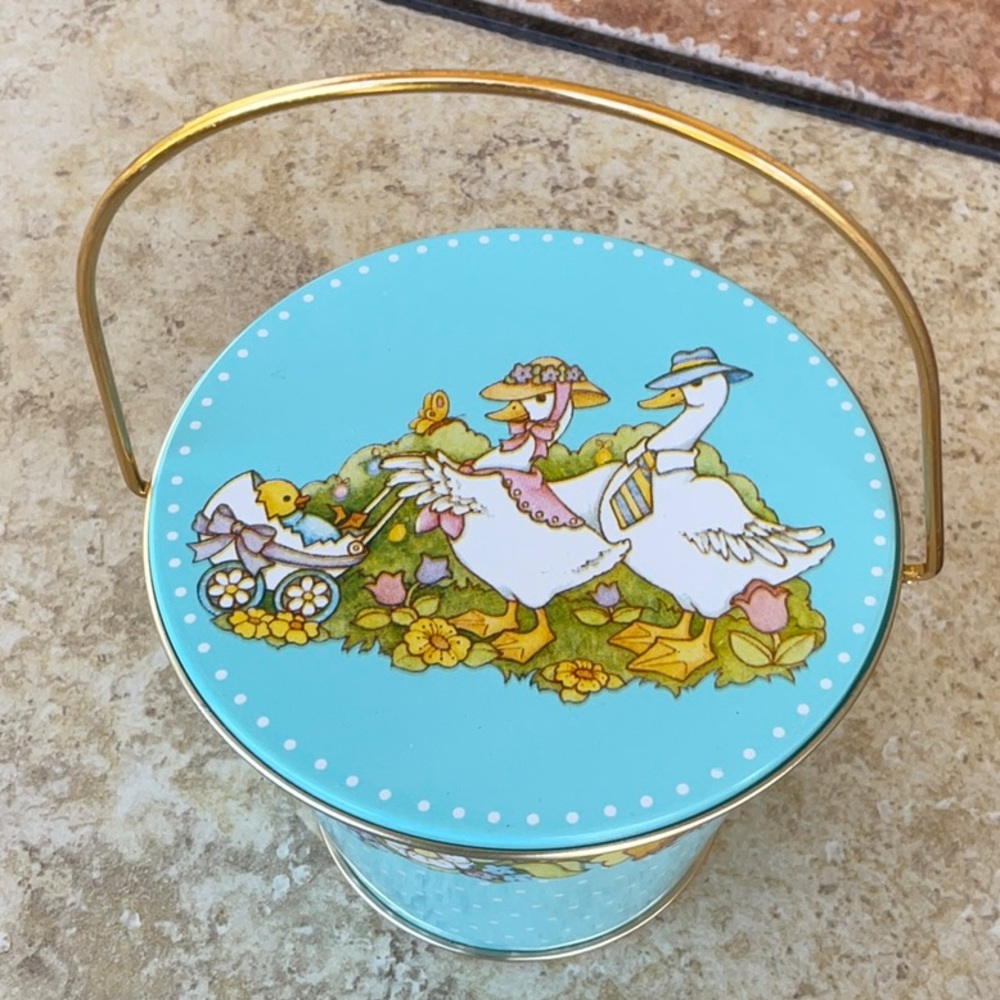 Mama & Papa & Baby Geese flowers small Vintage Covered Spring Time Pail - Picture 3 of 12